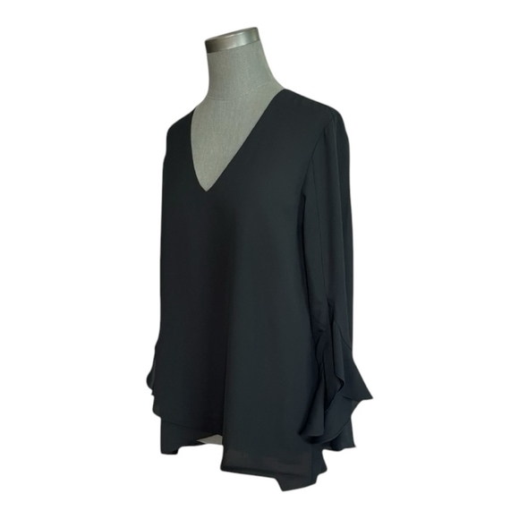 Women’s Blouse Karen Kane Asymmetrical Black Crepe 3/4 Flutter Sleeve V-Neck Top - Picture 4 of 7
